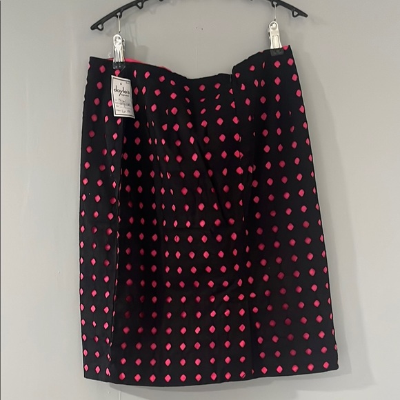 Chic Black and Pink skirt - Picture 3 of 6